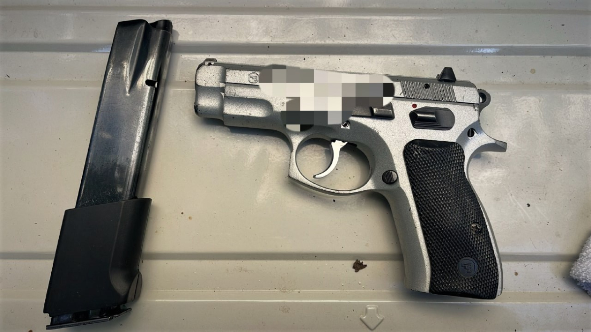 اللد: إعتقال أثنين بتهمة إطلاق نار بإتجاه بيت وحيازة سلاح غير قانوني.